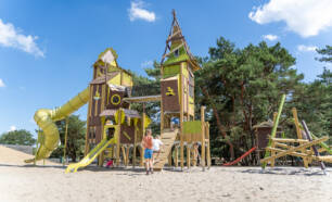 Recreatie- en Natuurpark Keiheuvel speeltuin klimtoestellen glijbaan zand
