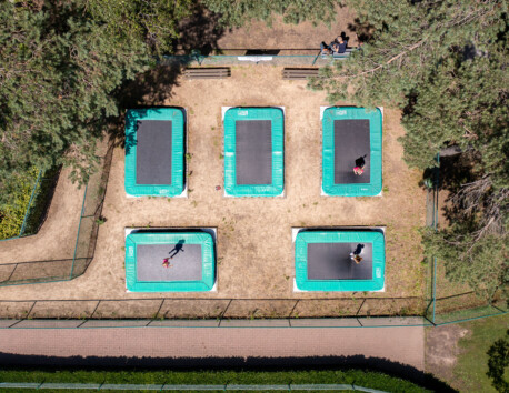 Erholungs- und Naturpark Keiheuvel Trampoline spielen Kinder