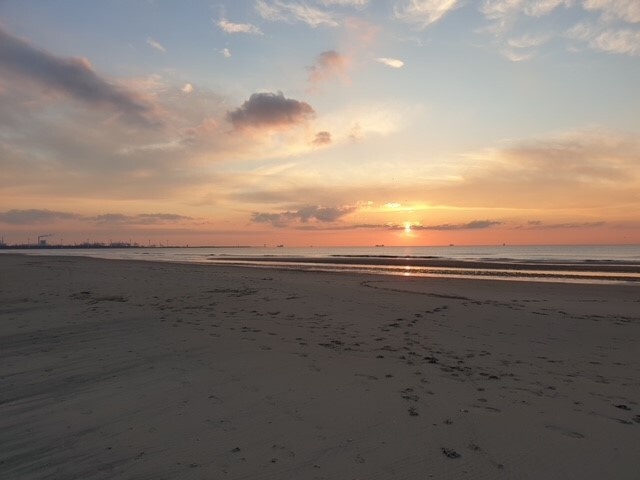 Strandcamping Jagtveld strand zonsondergang Noordzee vakantie