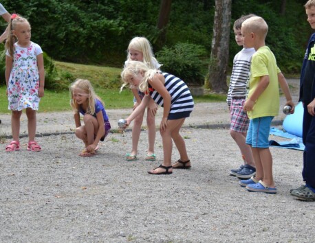 Jeu de boules activiteit kinderen op Camping les Bouleaux